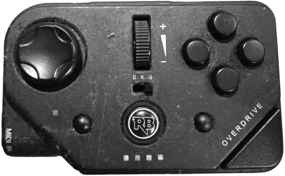 A MIDI PRO Adapter with the middle switch set to 'G'.