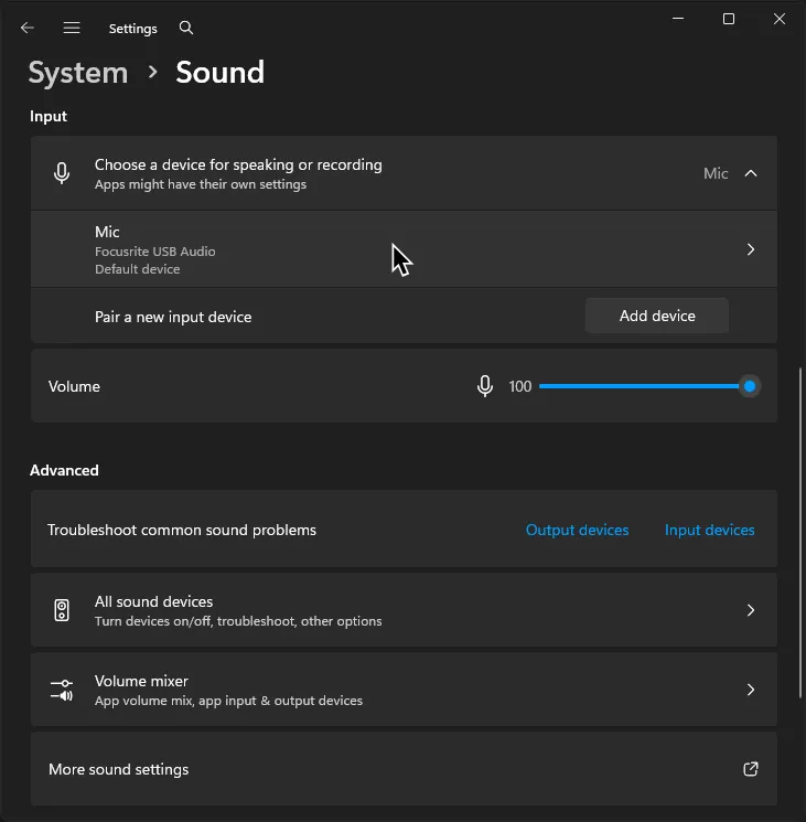 Windows' Sound settings. A cursor is hovering over an input device named 'Mic'.